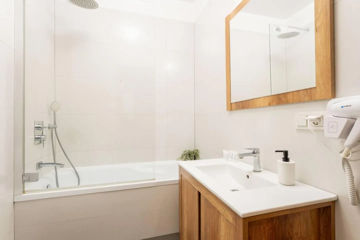 Vista Apartment Metro Plocka ワルシャワ